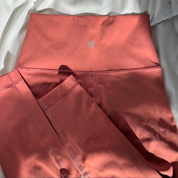 Lululemon Leggings Size 2 Pink Rose 28 inch Inseam - Picture 1 of 4